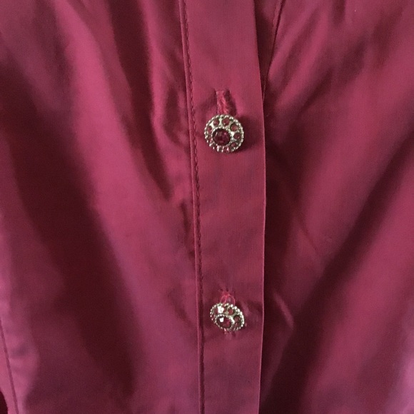 7TH AVENUE- NEW YORK& CO. FITTED BUTTON DOWN TOP WITH DECORATIVE STONE BUTTONS - Picture 8 of 8